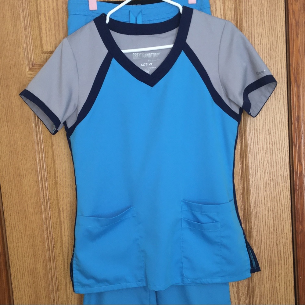 Scrub set
